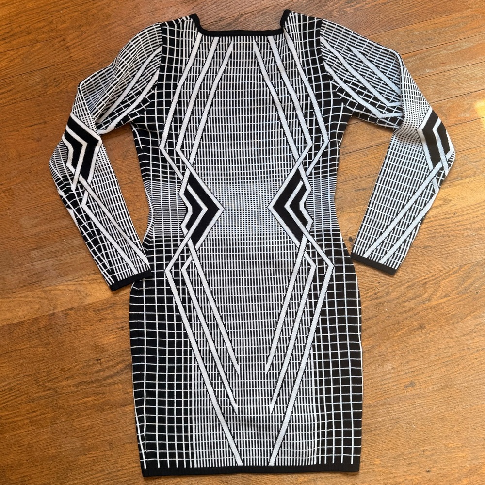 Patterned Bodycon Dress - Picture 2 of 3